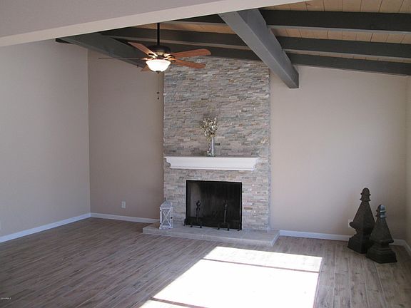 5th image of 922 S Roslyn Pl