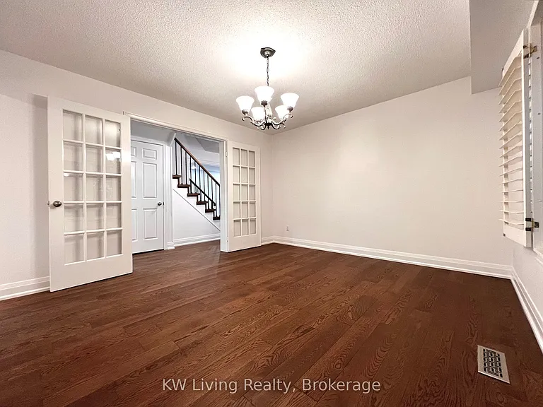 92 Breckonwood Cres — Photo 6
