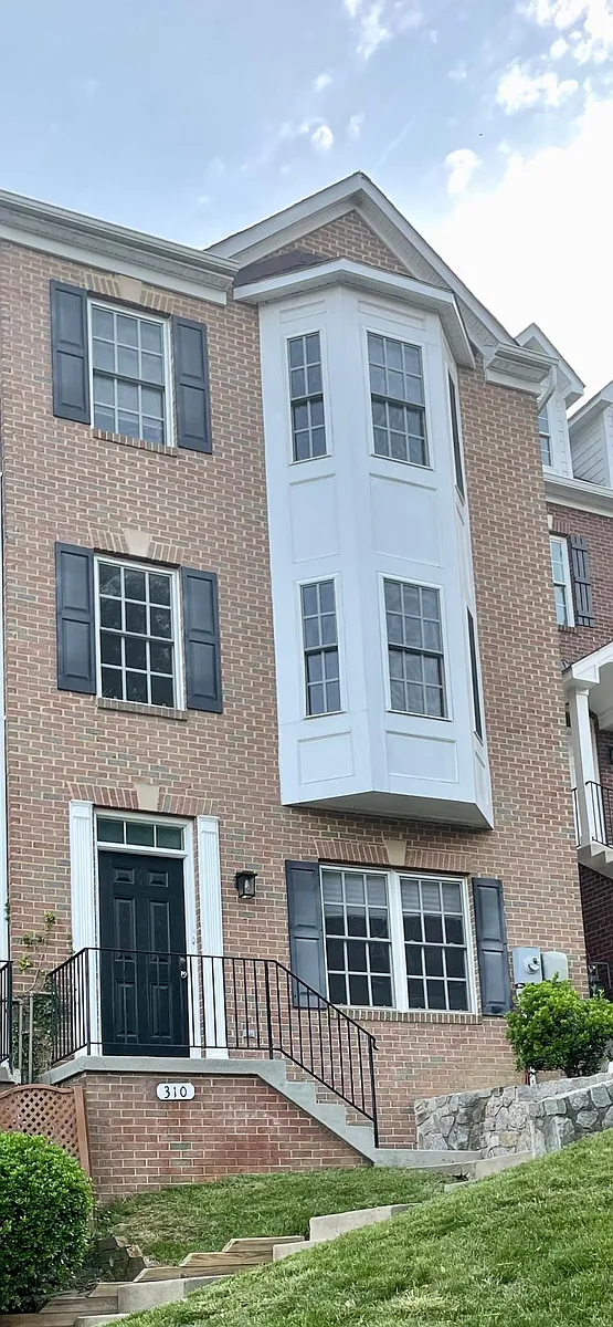 Building Photo - 310 Center Ln