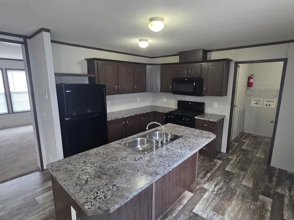 222 Massachusetts Ave, Elyria, OH 44035