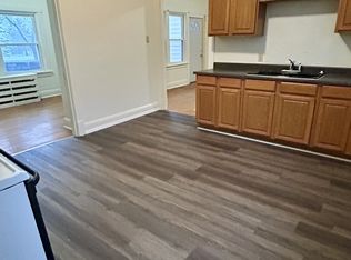 302 E 16th St APT 1, Hibbing, MN 55746