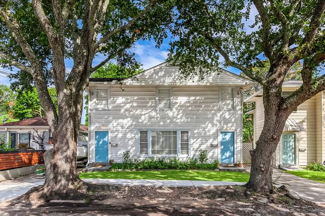 2 bed, 900 sqft, $1,350 — Photo 1