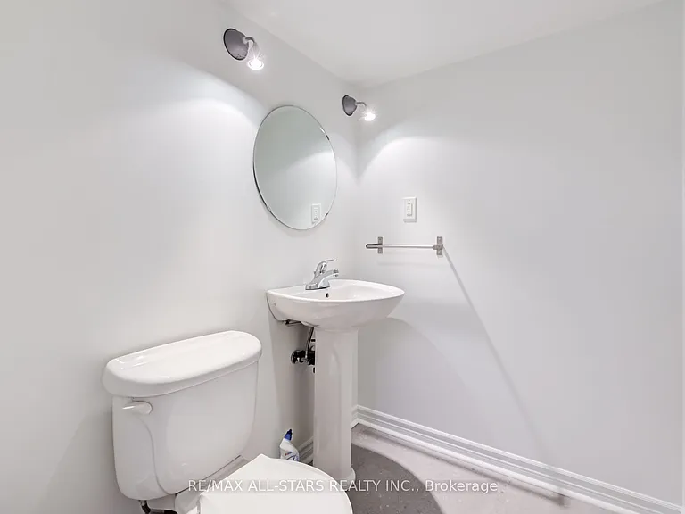 51 Playfair Rd — Photo 37