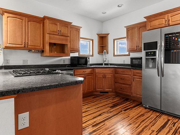 2nd image of 403 1st Ave NE