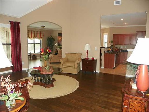 4th image of 6865 Crutcher Lane Dr