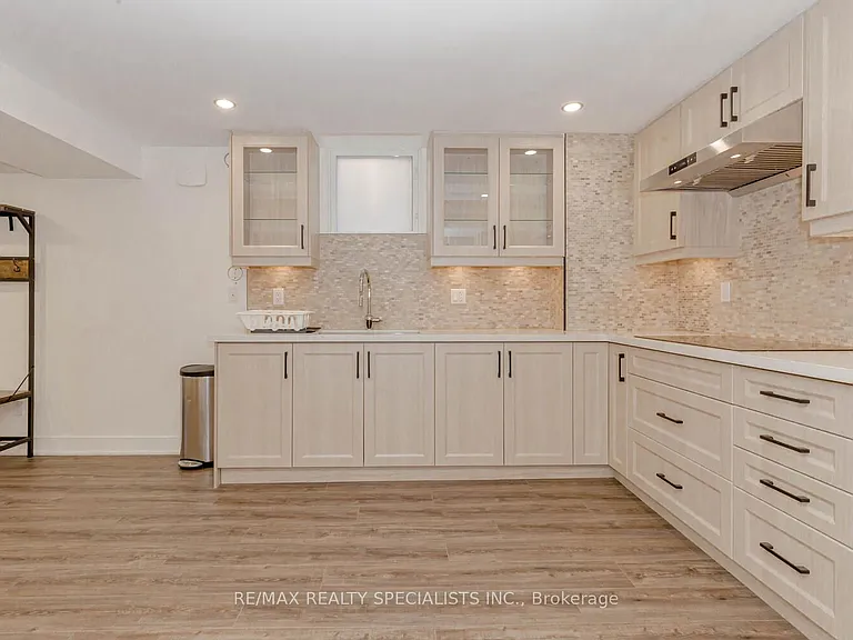 2535 Raglan Ct #LOWER — Photo 17