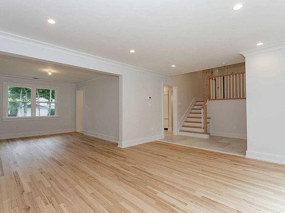 5th image of 75 Clinch Ave