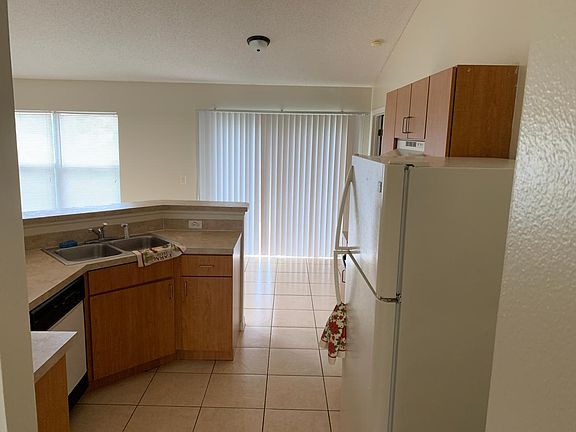 3rd image of 392 Cocoa Ct
