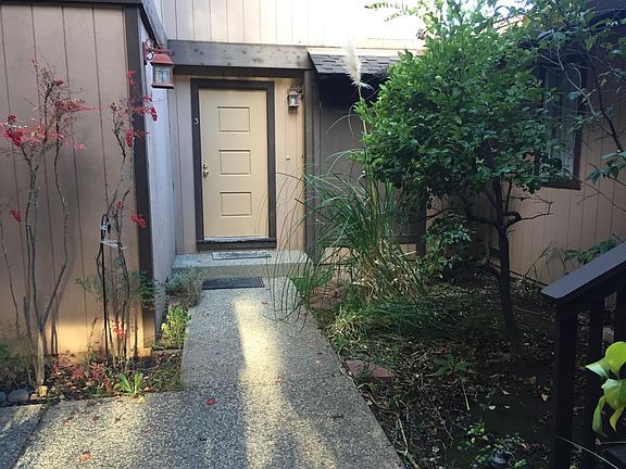 Apt3 is on the back of the bld, furthest from the street