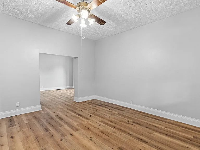 2124 Maple St — Photo 5