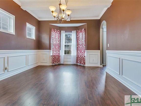 4th image of 210 NE Highland Pony Way
