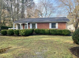 58 3rd Ave, Kilmarnock, VA 22482