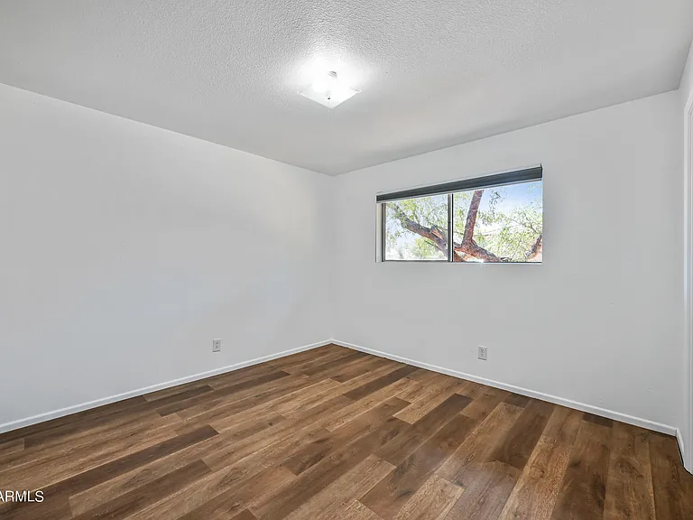 530 E Fairmont Dr — Photo 23
