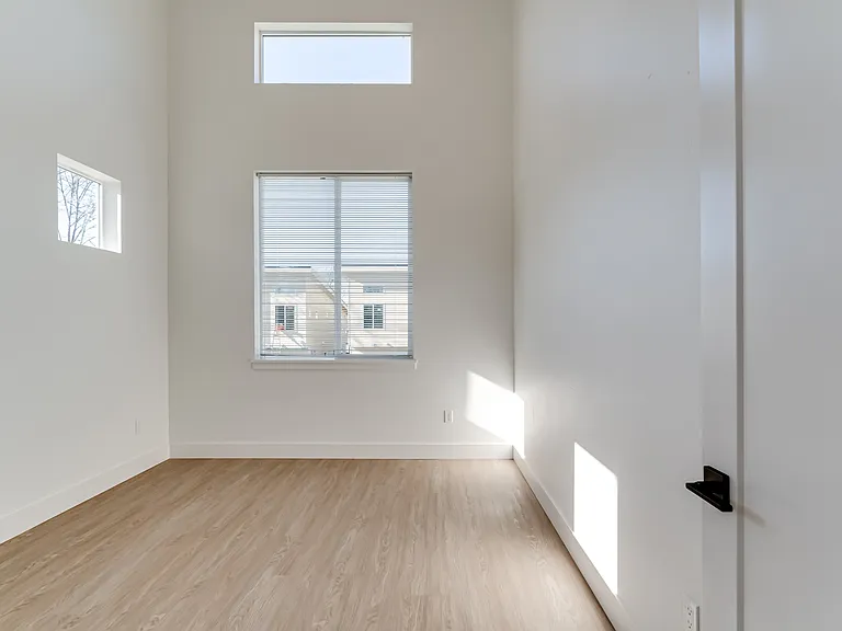 1530 Lake Dr — Photo 6