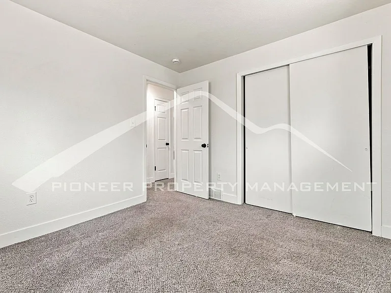 179 Eaton Ct — Photo 15
