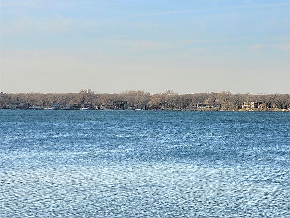 5th image of 2602 Okoboji Blvd