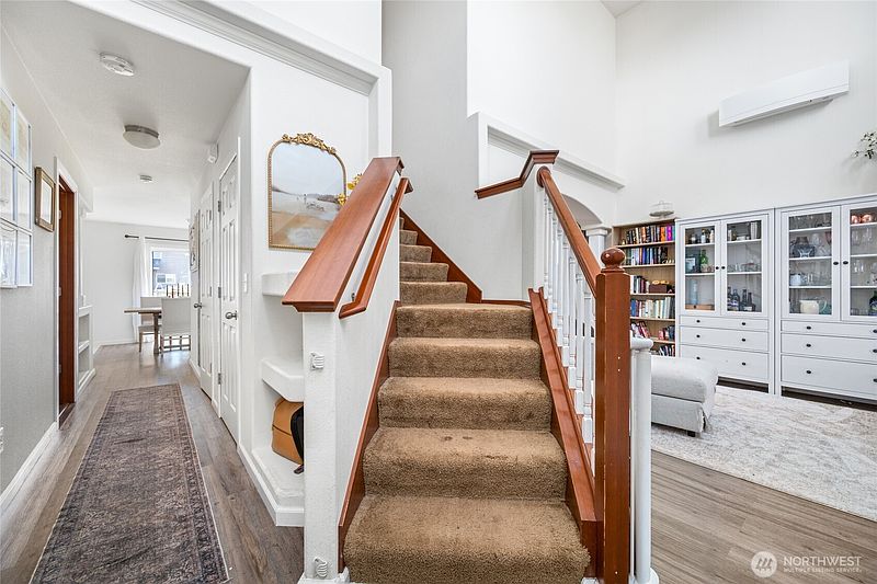 4th image of 3420 Barry Place