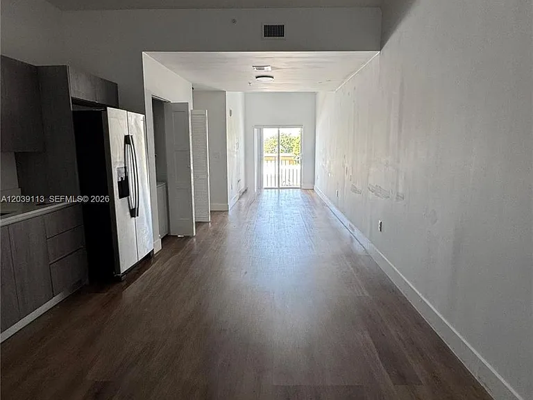 1021 NW 1st St #302 — Photo 9