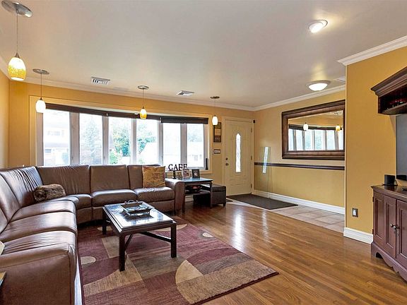 3rd image of 10 Lark Ave