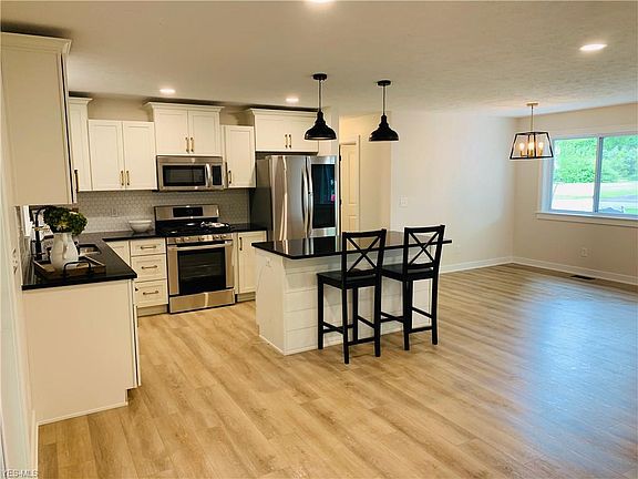 4th image of 7588 Fairview Ave