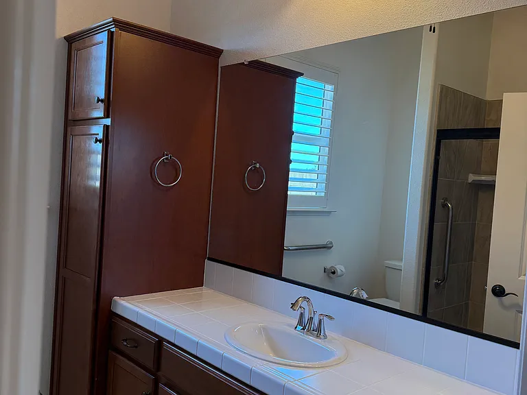 2111 S Church Ave — Photo 25