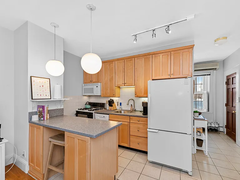 249 Bunker Hill St #1F — Photo 6