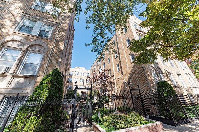 1st image of 846 W Ainslie St APT P3