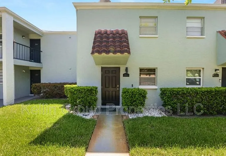2862 Somerset Park Dr — Photo 1
