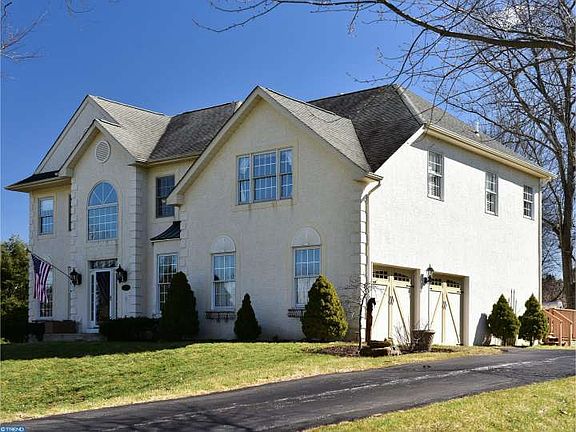 2nd image of 106 Bobtail Dr