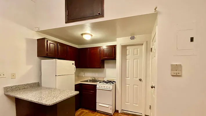 Rented by Oxford Property Group | media 7