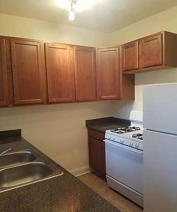 3rd image of 2004 W Jarvis Ave APT 1
