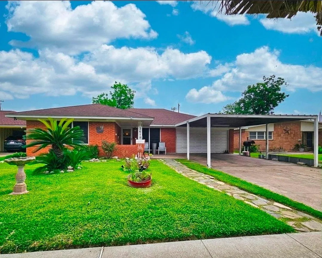 3 bed, 2.0 bath, 1525 sqft, $1,850 — Photo 2