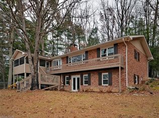 43 Cold Springs Rd, Hendersonville, NC 28792