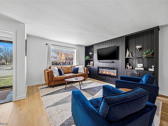 5th image of 2353 Charney Rd