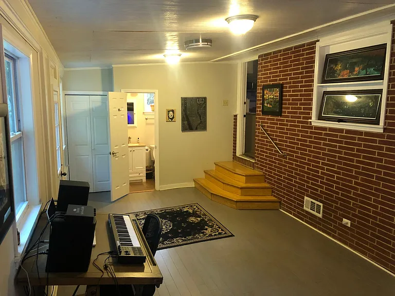 2405 W Carver St — Photo 12