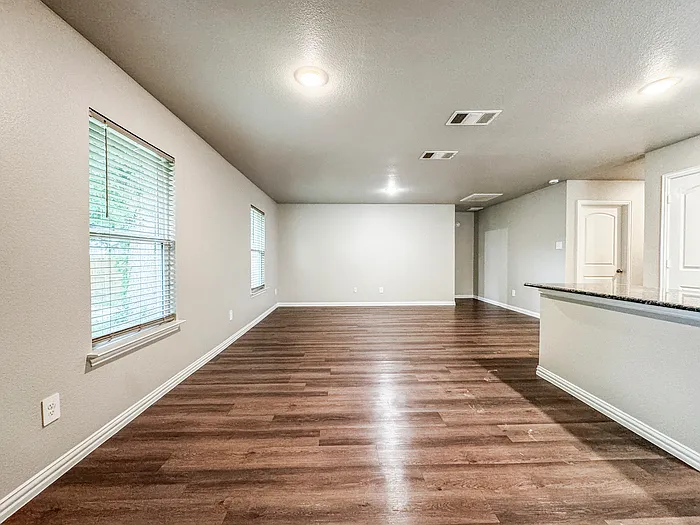 2222 Echo Lake Dr — Photo 4