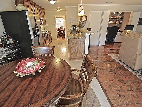 5th image of 3940 Port Royal Dr
