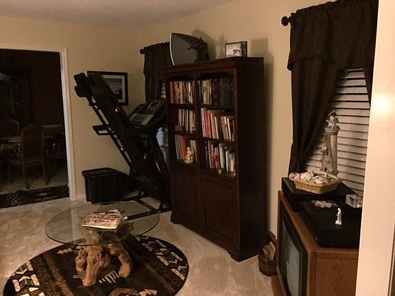 3rd image of 117 W Forest Dr