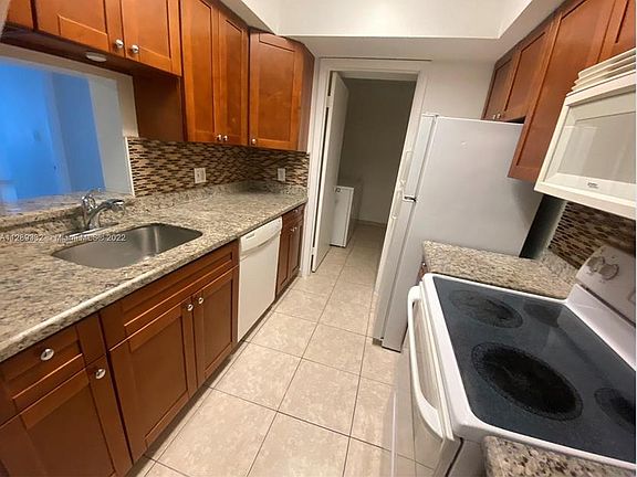 3rd image of 5654 Rock Island Rd APT 219