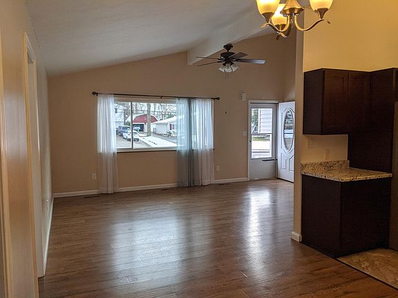 3rd image of 2425 Sherwin Dr