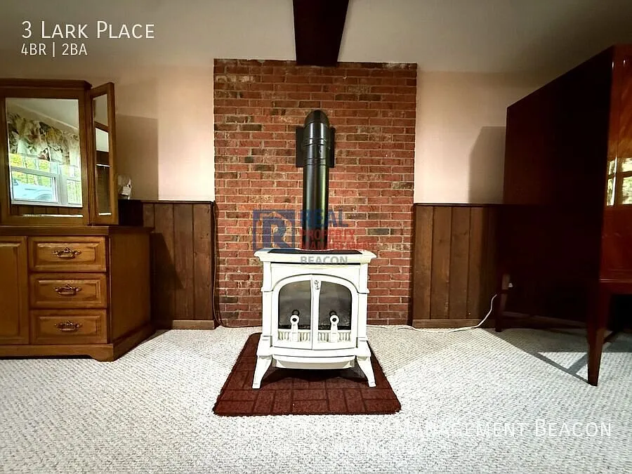 Enfield - 4 Bed, 2 Bath and a loft, fully furnished home - $2800 — Photo 4