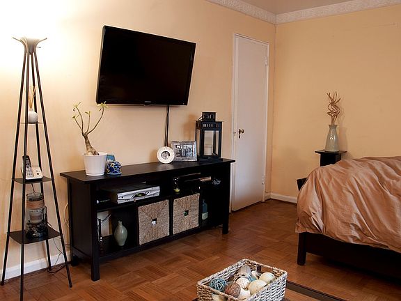 5th image of 135 E 54th St APT 9F