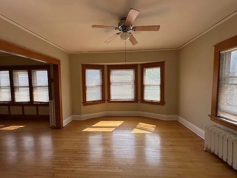 Freshly Renovated 2BR Apartments Near UWM Heat Included — Photo 2