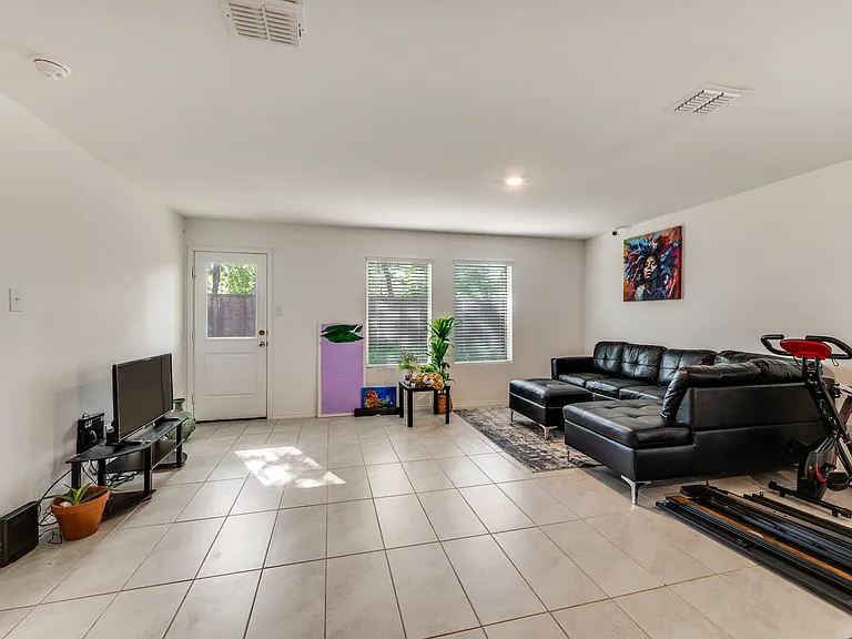 1416 Claireborne Ct — Photo 14