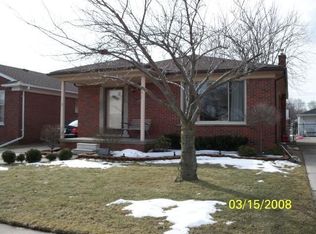 20696 Hunt Club Dr, Harper Woods, MI 48225