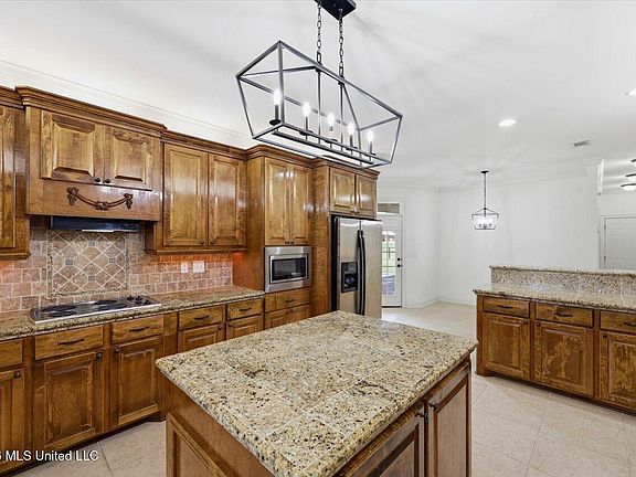 4th image of 1015 Longwood Pl