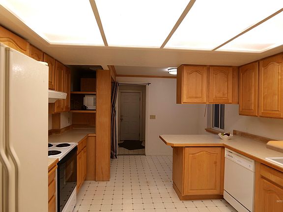 2nd image of 1485 E 9th St