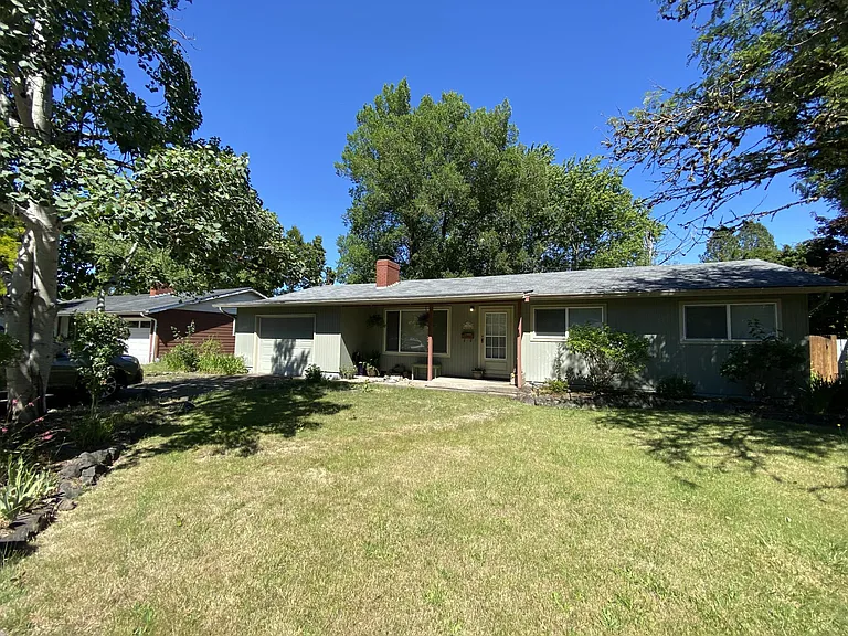 1843 NW Garryanna St — Photo 11