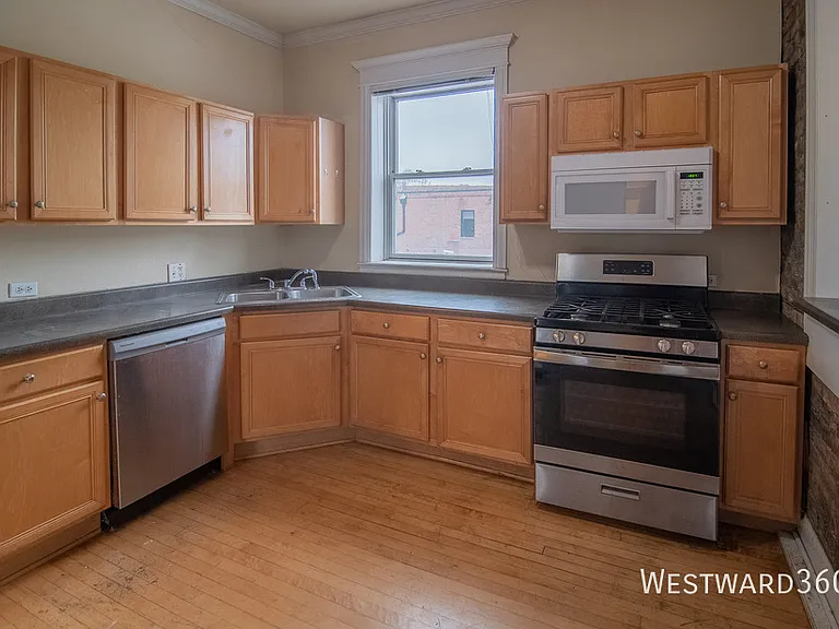 3732 N Wayne Ave #3 — Photo 2