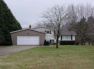 1592 Poppy Dr NW, Mogadore, OH